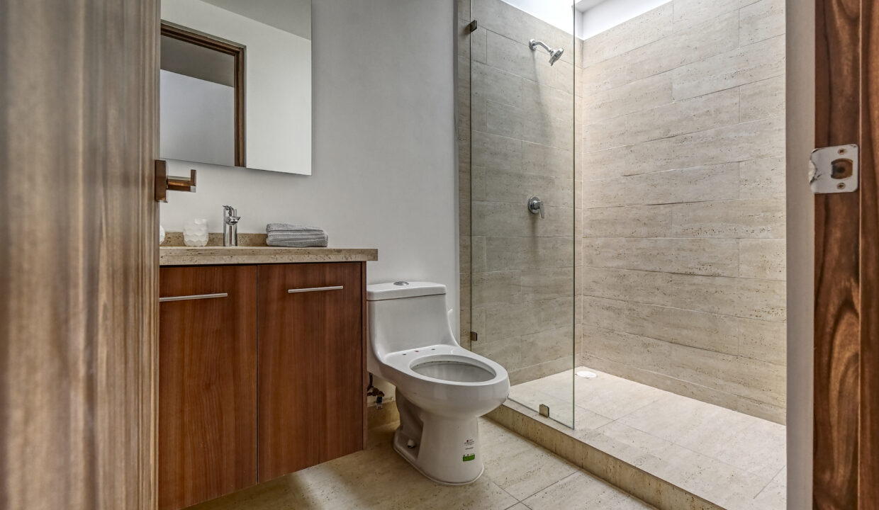 Tipo Roble - Baño Secundario Superior (2)