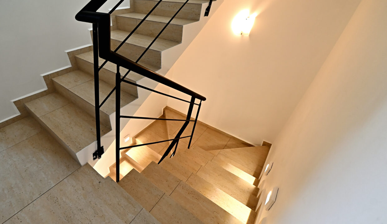 Tipo Roble - Escaleras (2)